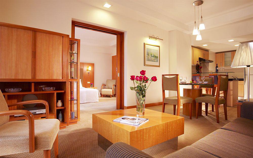 Carlton Hotel Singapur Oda fotoğraf